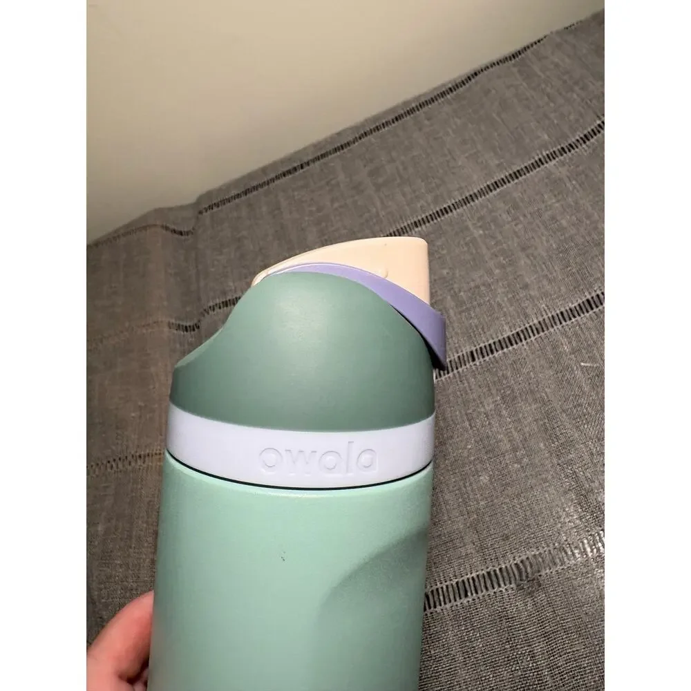 Green FreeSip Owala 24oz water bottles